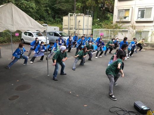 ４年生は施設の職員さんとともにソーラン節を踊って会場を盛り上げました