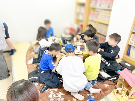 大学近隣にある「ひなたぼっこ」の一室