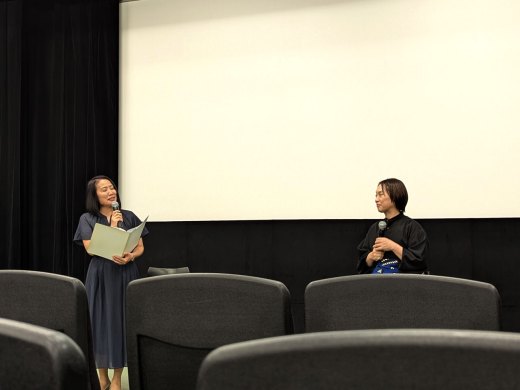 講演の後半　司会者の方とのトークショー