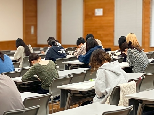 介護福祉士課程の模擬試験の様子
