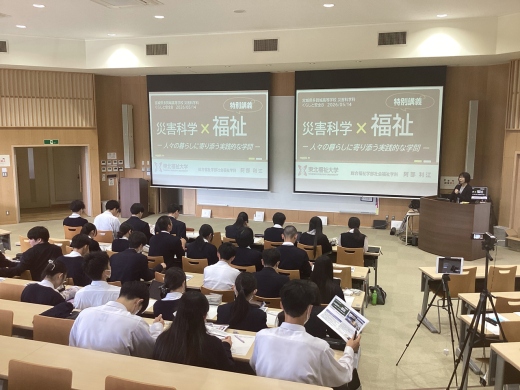 講話から防災と福祉を結びつける （写真：多賀城高校提供）