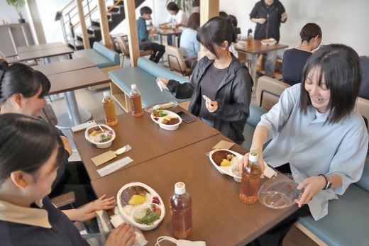 「深沼うみのひろば」のみなさんより昼食をご提供いただきました。