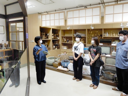 川井地区の歴史を学びました。　北上山地民俗資料館、髙橋稀環子氏の説明