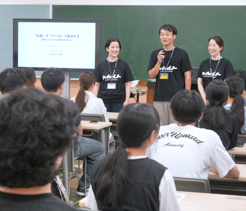 「大変」を「データ」で解決する—介護現場の未来を考える特別授業を実施しました