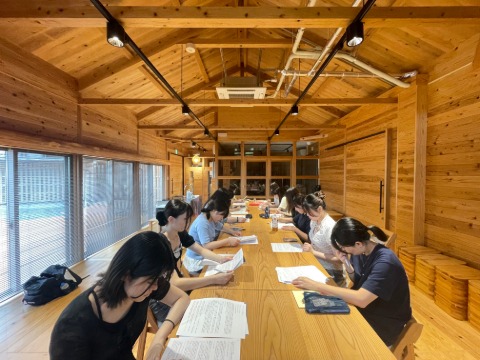 初日の研究報告の様子