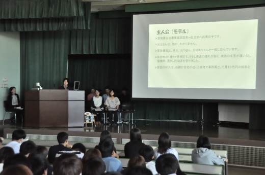 物語のストーリーを紹介する、せんだんの杜の北川係長