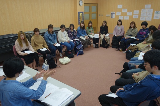 「リベラ荘」での振り返り学習の模様