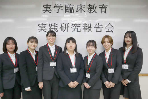研究報告会を終えた4年生