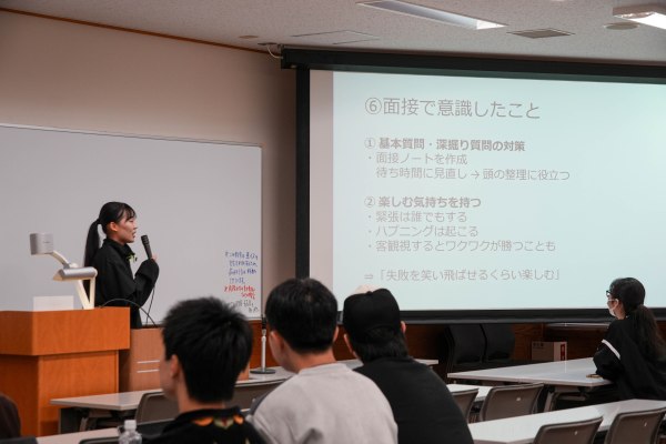 「福祉行政各論」で内定者報告会（地方公務員・民間編）を開催