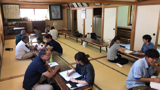 インタビュー調査風景