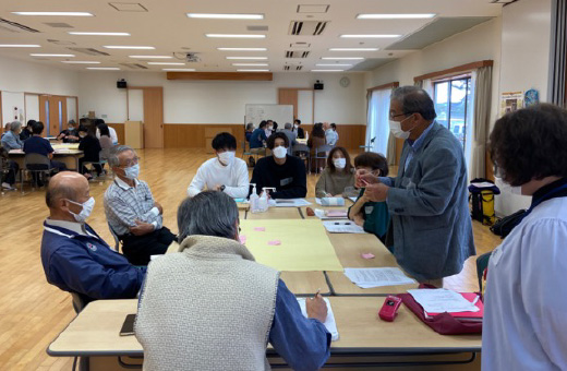 ワークショップで学生が記録係を担当