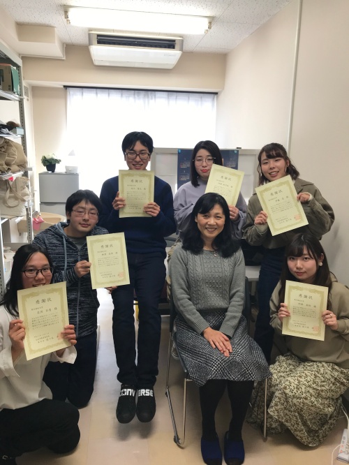 仙台市教育委員会から感謝状を贈られた学生たち