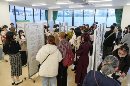 【学び】学ぶ楽しさ・伝え合う喜びを知る / 福祉心理学科合同研究発表会