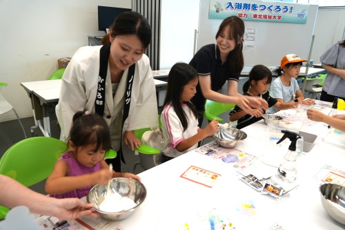 「水道フェア2026」におふろ部が参加！地域の皆さんと入浴剤づくりを楽しみました