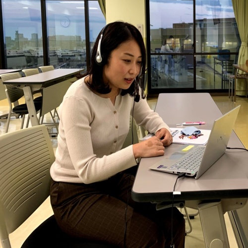 学び】スクールカウンセラー 本間彩香先生によるオンライン講話を実施