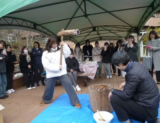 【教育学科・社会福祉学科】「新春もちつき大会」を行いました