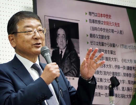 講義をする下山忍教授。