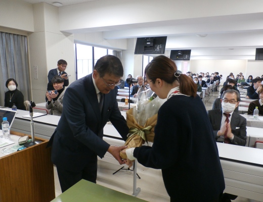 花束の贈呈。