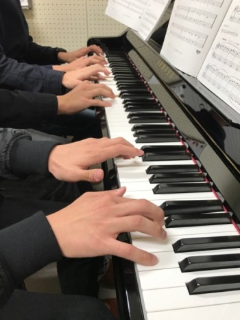 「ド」の位置を確認して演奏