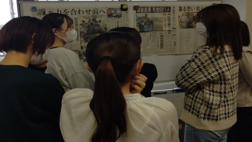 当時のことを思い出しながら語り合う