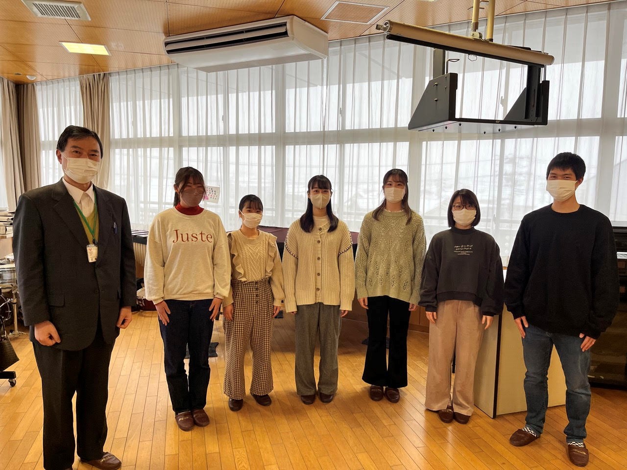 音楽室での集合写真