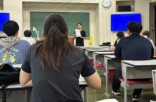 特別支援教育の学びについて説明する黄教授（２）