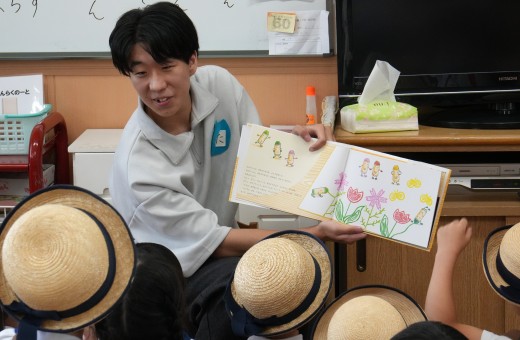 【教育学科】幼保コースを希望する1年生が福聚幼稚園で保育実践活動を行いました
