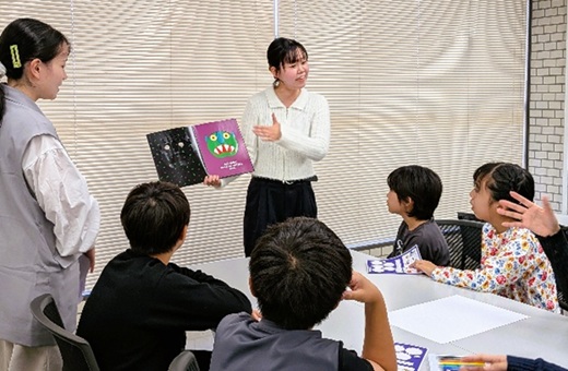 絵本読み聞かせ