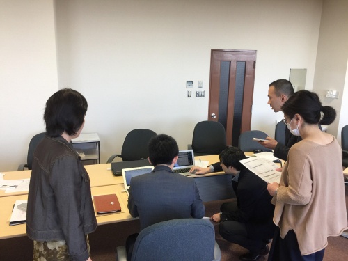 マニュアルを基に記事掲載に取り組む