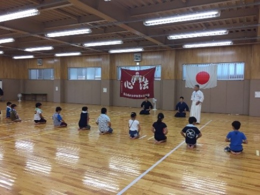 礼儀作法を学ぶ
