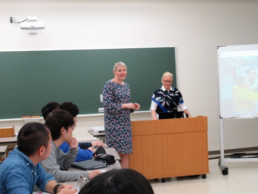 フィンランドの教育事情を教えてくださったVirpi Lund先生とJohanna Holmikari先生