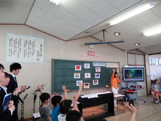 「わかったよ！」元気に手をあげる児童