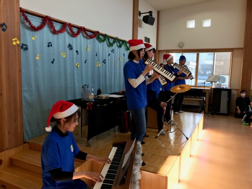 保育園の子どもたちに向けての演奏