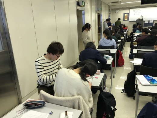 必要に応じて大学生がサポートをしました