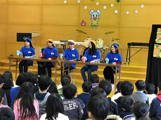 子どもたちの目線を釘付けにしたCUPSの演奏