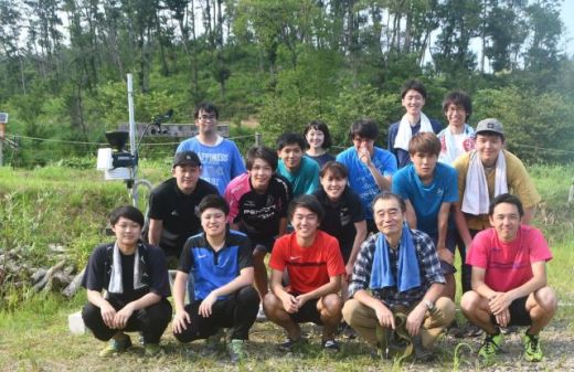 OB･OGも交えて仮設置した気象観測装置とともに・8月6日の活動