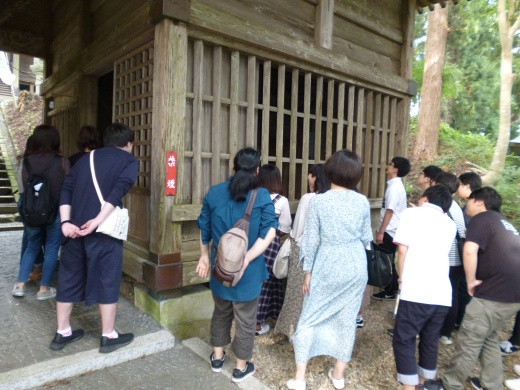 箟峯寺の仁王門で「仁王さん」を見学