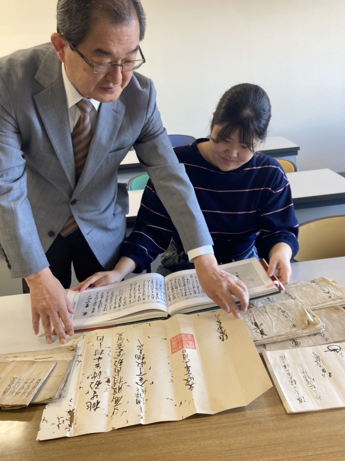 古文書学概論の授業風景