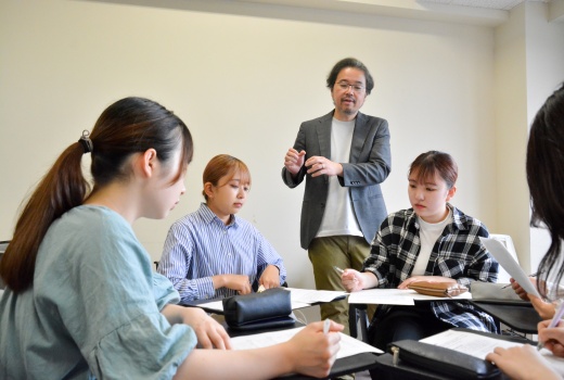 【教育学科】教員インタビュー　上村裕樹准教授（保育士・幼稚園課程担当）