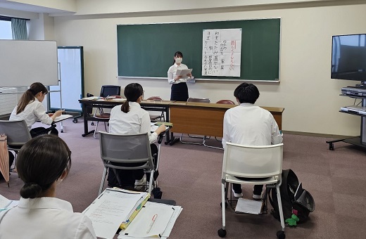 国語の模擬授業：「くらしの中の和と洋」（4年生対象）