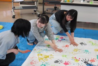 【教育学科】「保育実践演習」で模擬保育を行いました