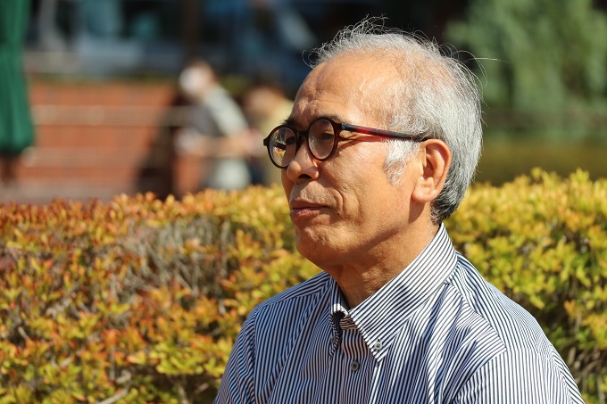 教員インタビュー　上條晴夫教授（小学校教育課程国語科担当）