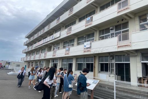 震災遺構荒浜小学校を留学生たちと共に訪問