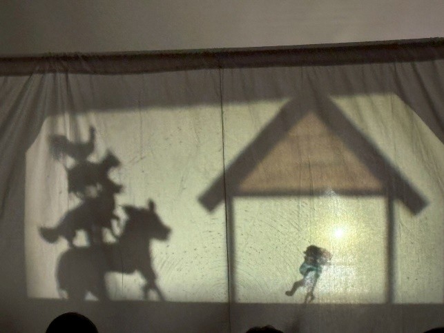 河合ゼミ 影絵シアター「ブレーメンの音楽隊」