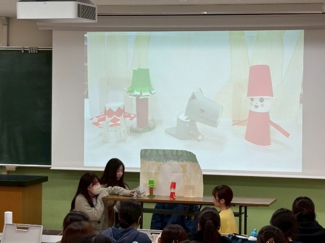 君島ゼミ 紙コップシアター「赤ずきん」