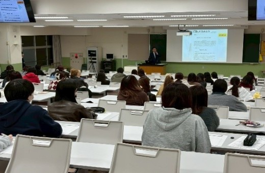 林先生の講義を受ける学生