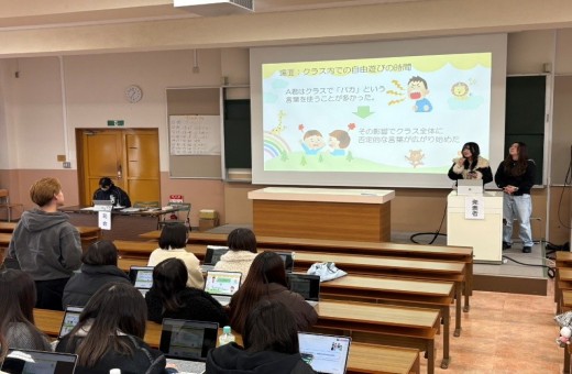 質問に答える発表者