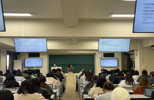 体験談を話す4年生の様子①