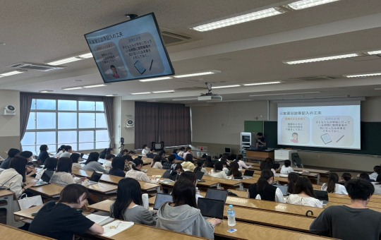 施設実習について発表する４年生②