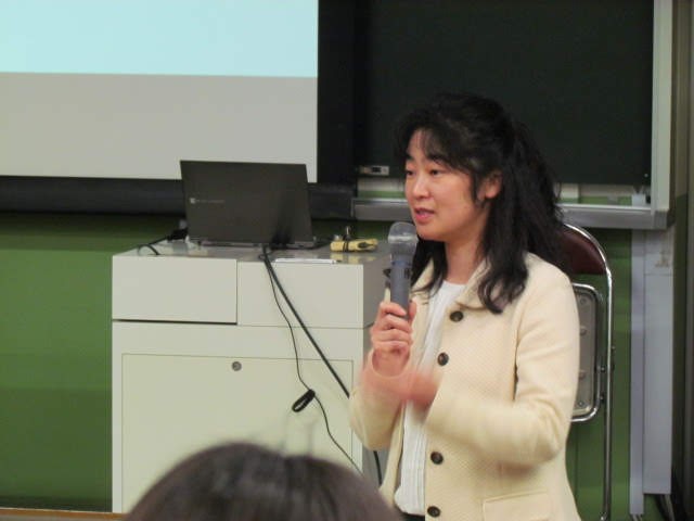 講義を行う利根川先生